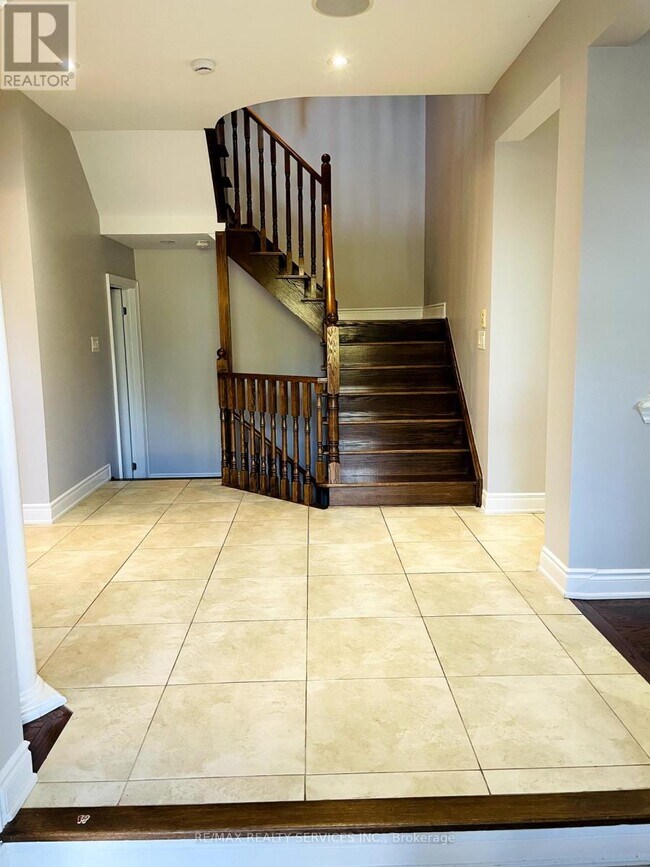 Photo du bâtiment - 2418 Wasaga Dr