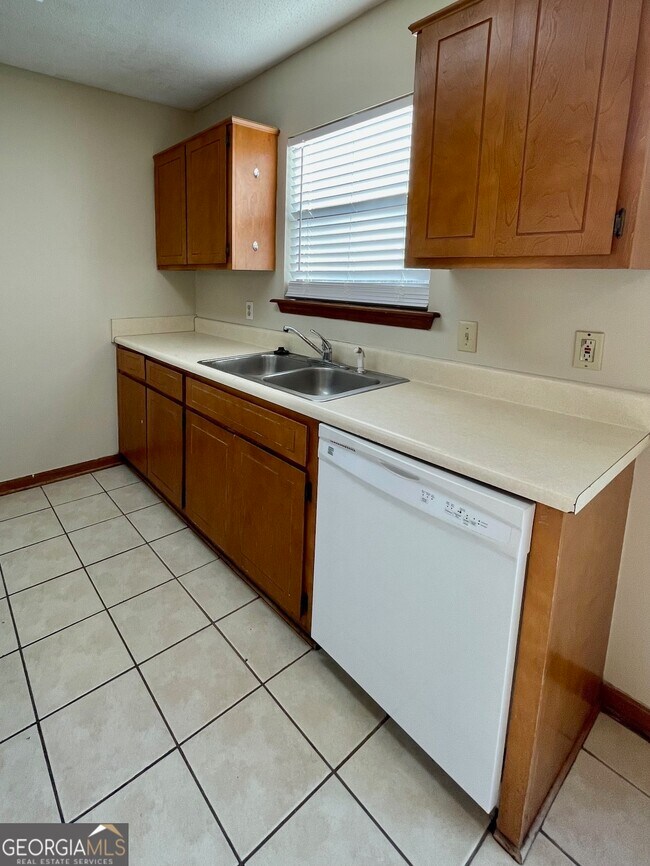 Building Photo - 154 Green Acre Cir N