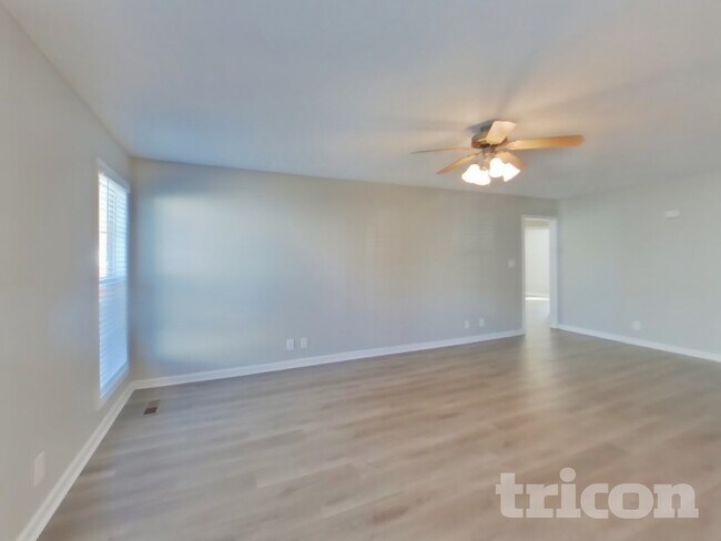 Foto del edificio - 421 Faulkner Dr