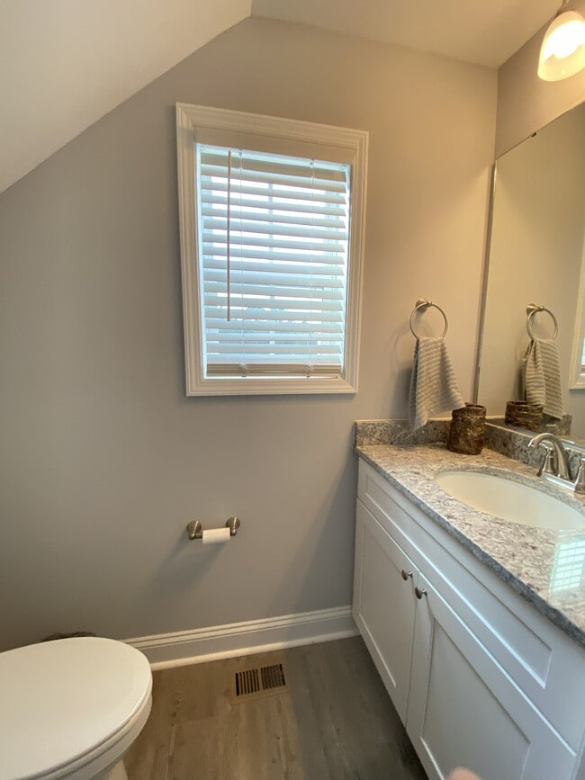 Building Photo - 900 Allstar Ave