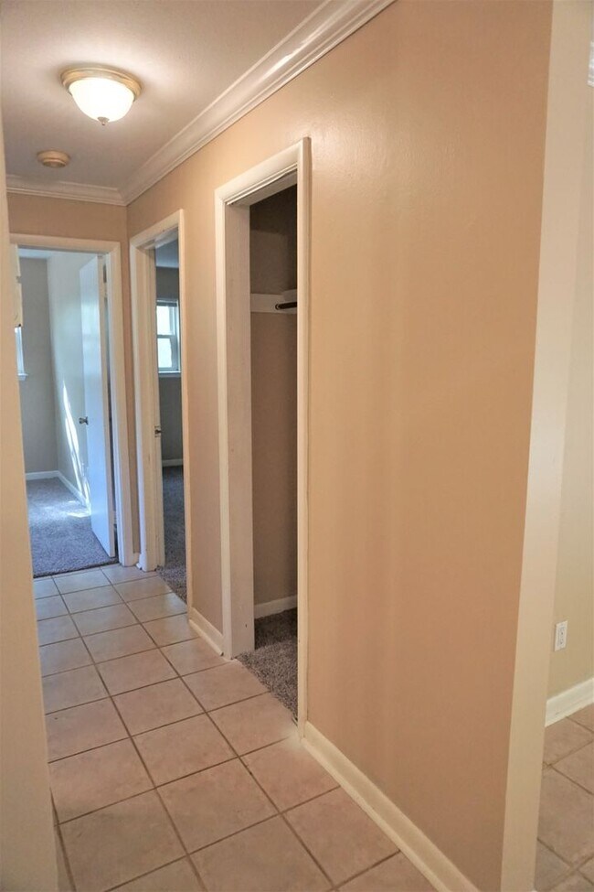Building Photo - 2 Bed 1.5 Bath 1 Car Garage in Henderson Hills Addition Edmond, OK