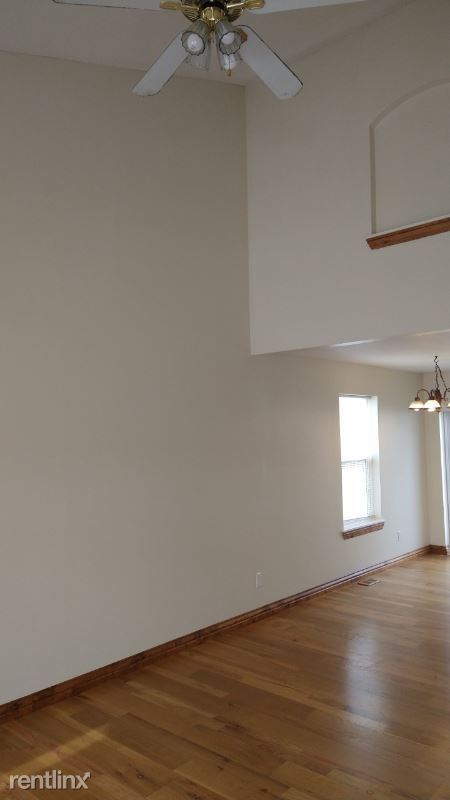 Building Photo - 3 br, 1.5 bath Townhome - 184 3 26th st