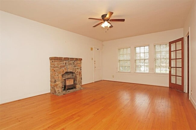 Building Photo - 5602 Chaucer Dr