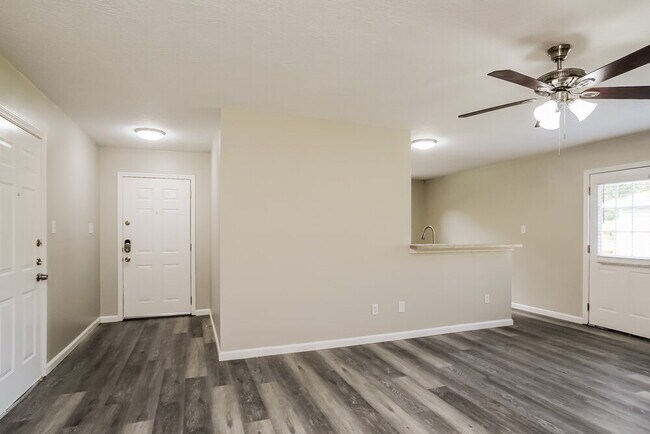 Building Photo - 1528 Glen Oaks Dr