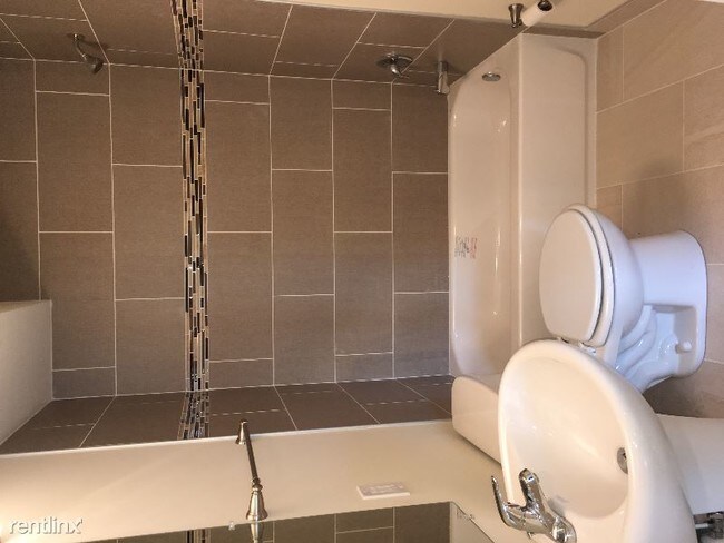 Foto del edificio - 1 br, 1 bath Townhome - 600 scott st