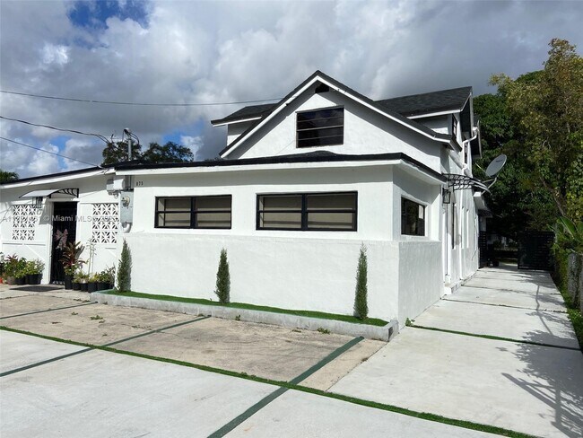 Foto del edificio - 875 NW 97th St