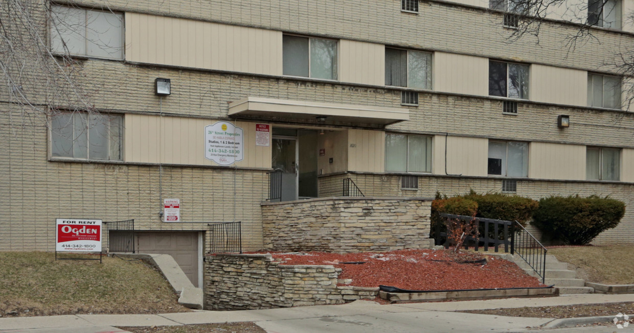 Building Photo - Wells Street Apartments