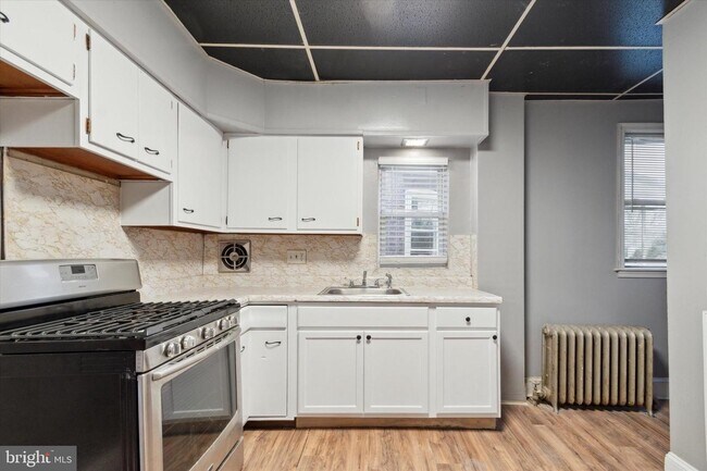 Building Photo - 307 Lincoln Ave