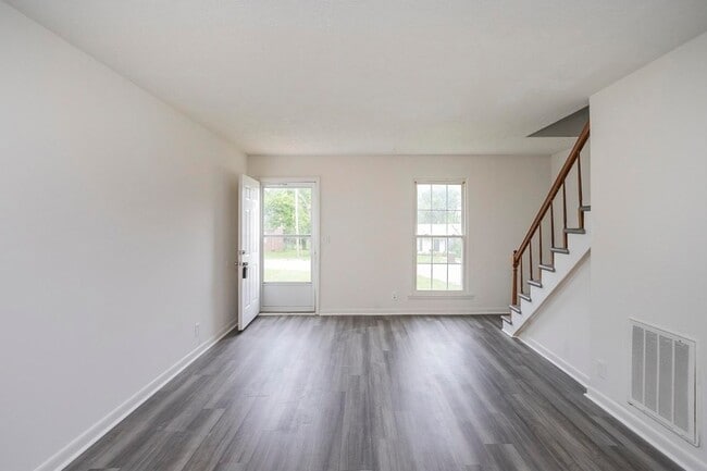 Building Photo - 1517 Meadow Bend Dr