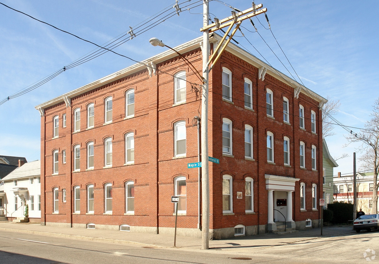 456 Maple St, Manchester, NH 03104 Apartments in Manchester, NH