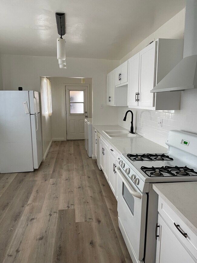 Building Photo - 4635 N 11th Pl