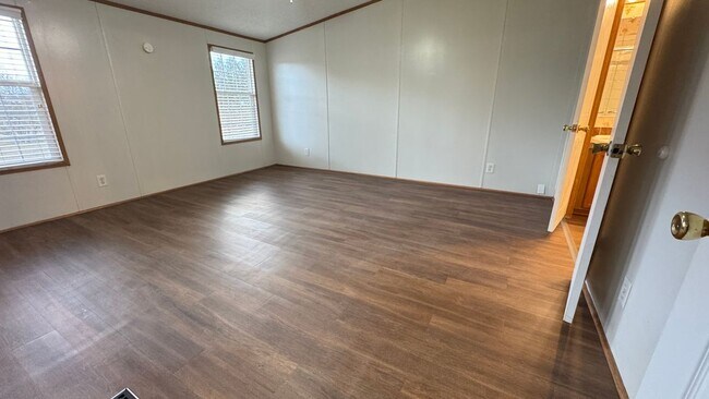 Foto del edificio - 21120 Binford Rd