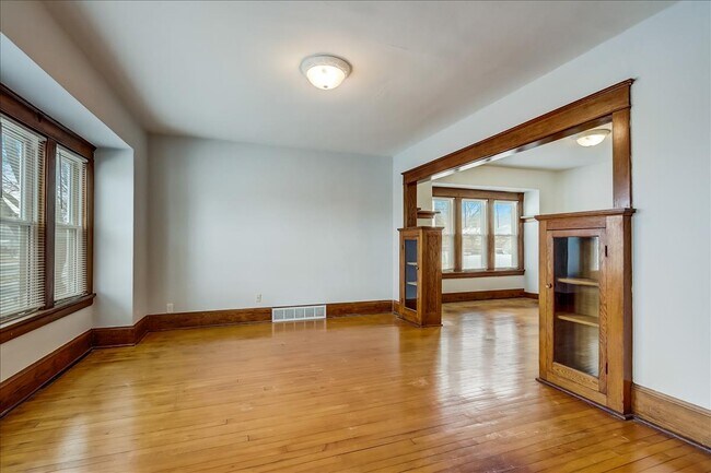 Fotografía del edificio - 1703 W Custer Ave