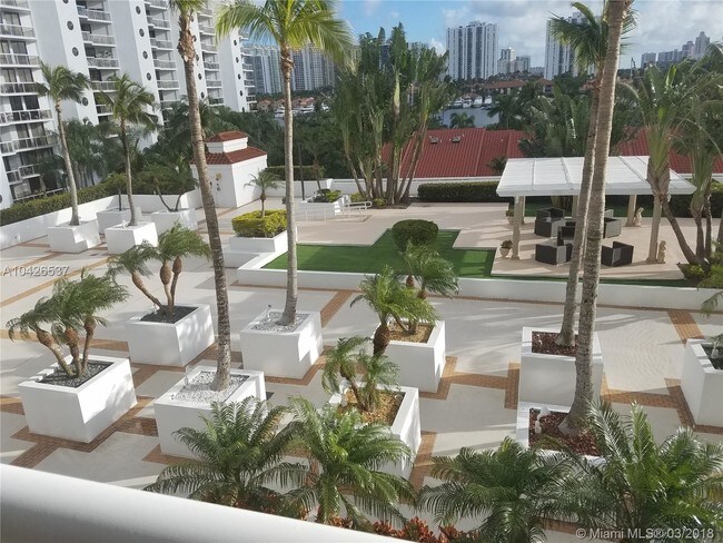 Foto del edificio - 3600 Yacht Club Dr