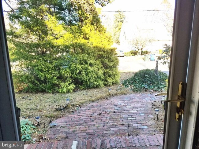 Foto del edificio - 324 Swarthmore Rd