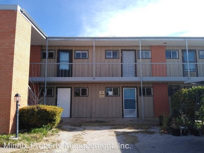 Building Photo - 1 br, 1 bath Apartment - 226 N. Magdalen