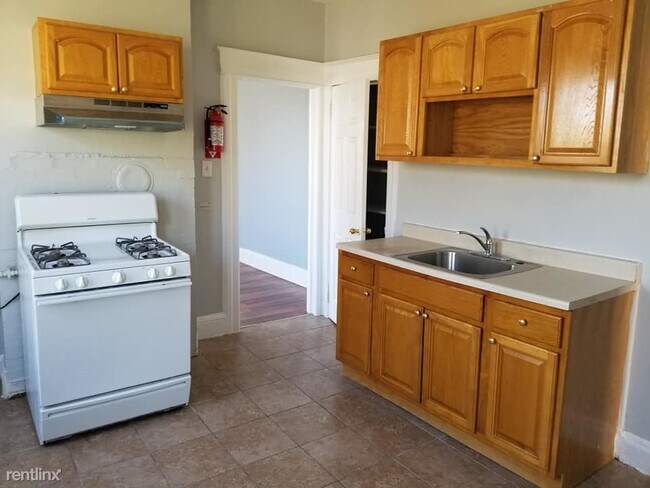 Building Photo - 3 br, 1 bath Apartment - 79 N 4th St Apt 7