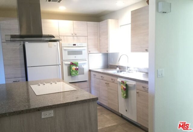 Foto del edificio - 40274 Bay Hill Way