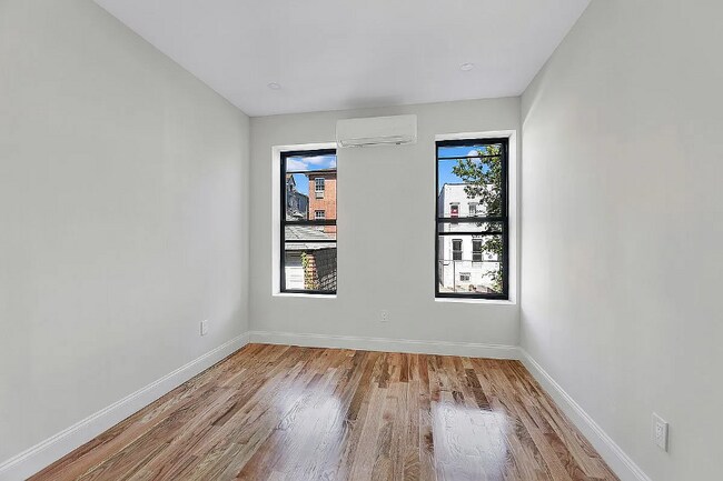 Foto del edificio - 692 Ashford St