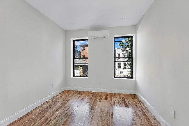 Building Photo - 694 Ashford St