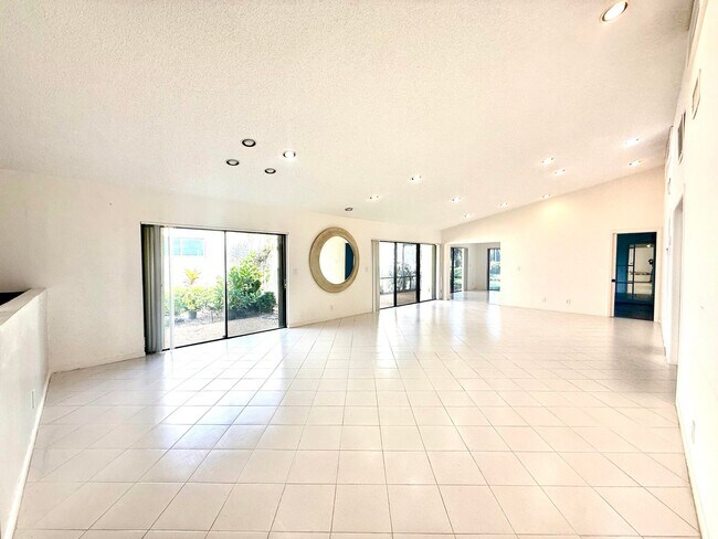 Building Photo - 5670 Piping Rock Dr