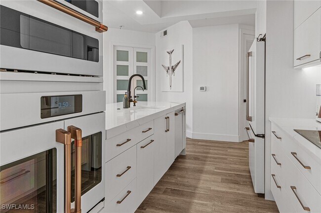 Foto del edificio - 8010 Via Sardinia St