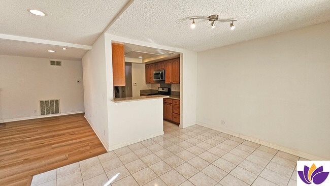 Building Photo - 5800 Owensmouth Ave