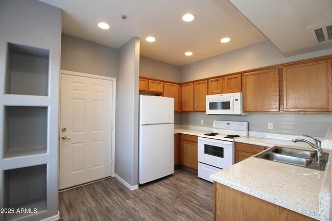 Foto del edificio - 6770 N 47th Ave