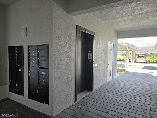 Foto del edificio - 5835 Double Eagle Cir