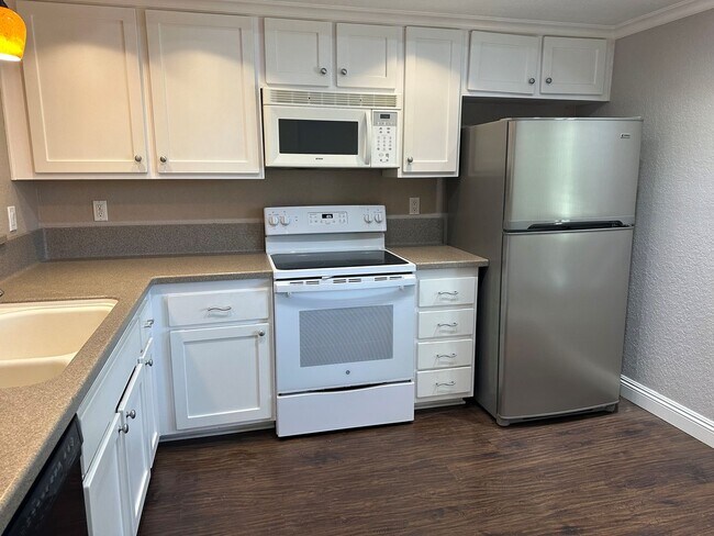 Foto del edificio - SHADOWRIDGE UPGRADED CONDO WITH GARAGE