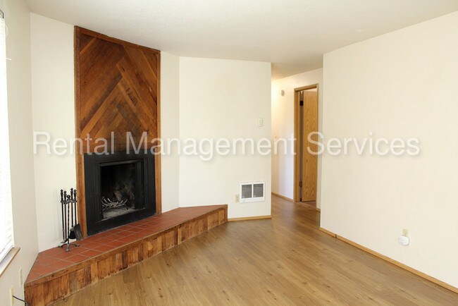 Building Photo - 548 NE Tillamook St