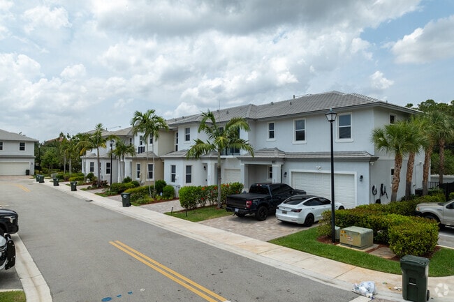 5150 W Hillsboro Blvd - Long Pines Townhomes