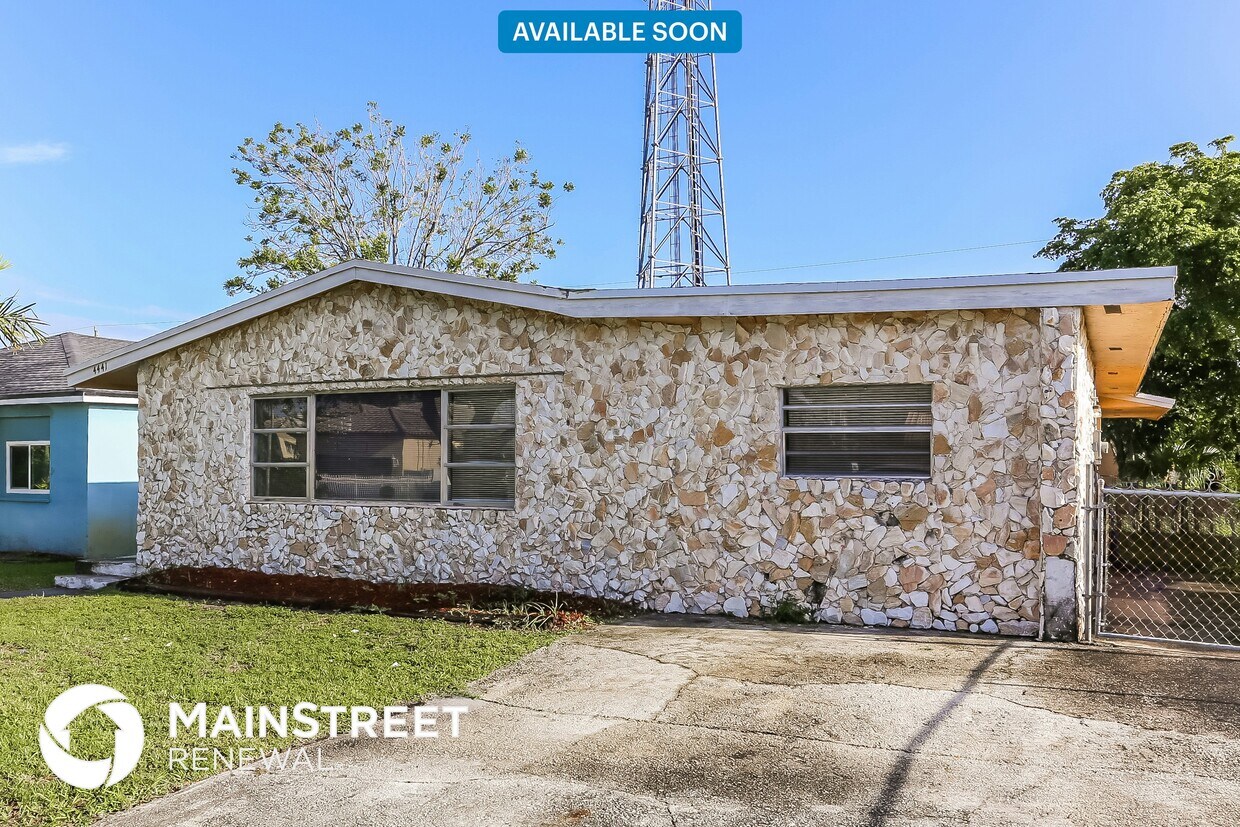 Foto principal - 4441 SW 18th St