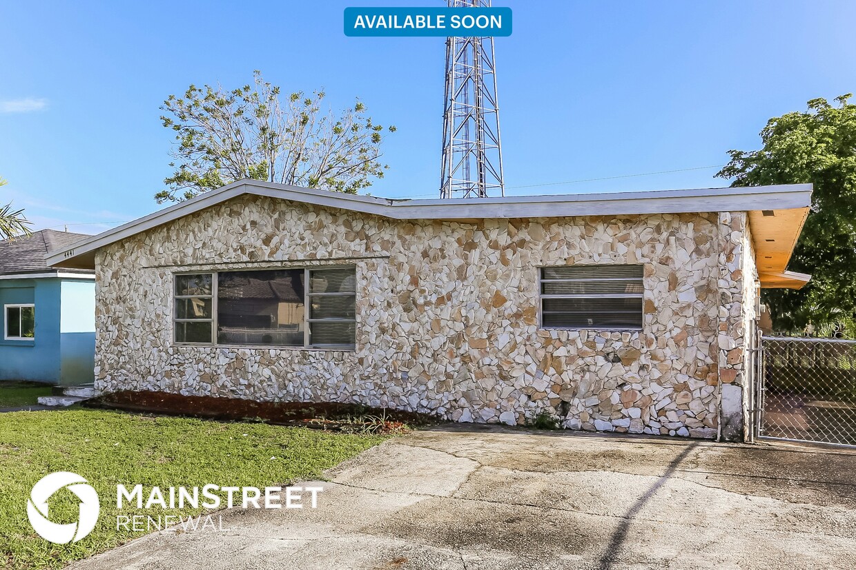 Primary Photo - 4441 SW 18th St