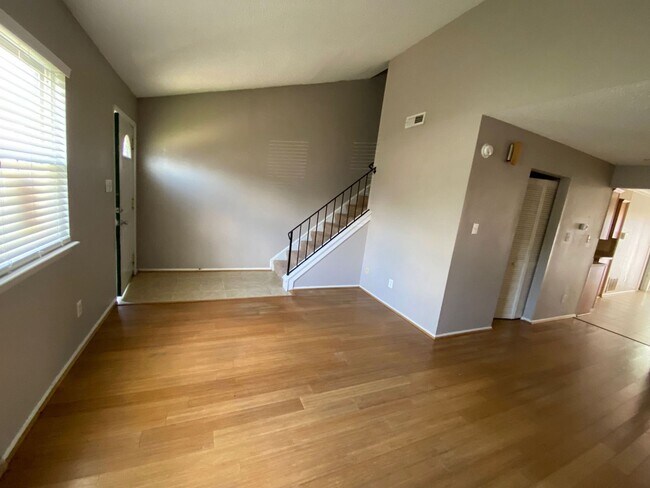 Foto del edificio - 2 Bedroom 1.5 Bath Townhome