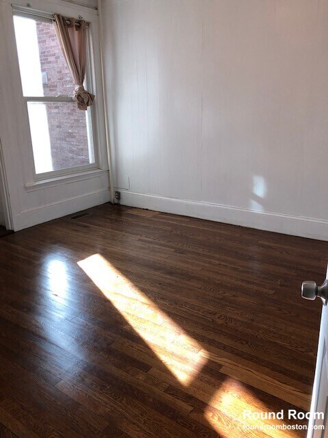 Foto del edificio - 128 Glenville Ave