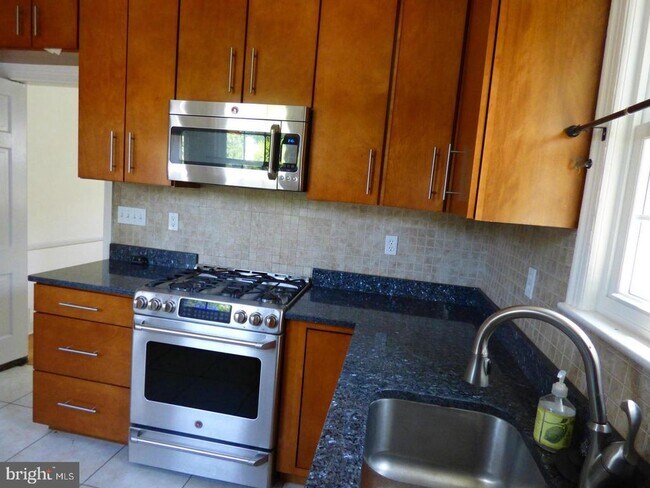 Foto del edificio - 4523 Alton Pl NW
