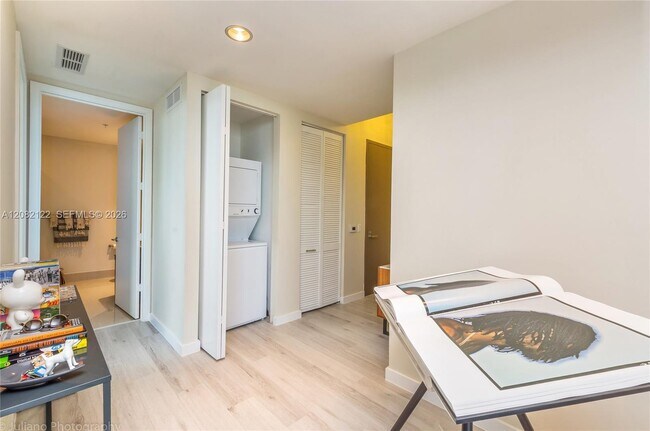 Building Photo - Southwest 17th Road, Miami, FL 33129 - 2 BR 2 BA condo