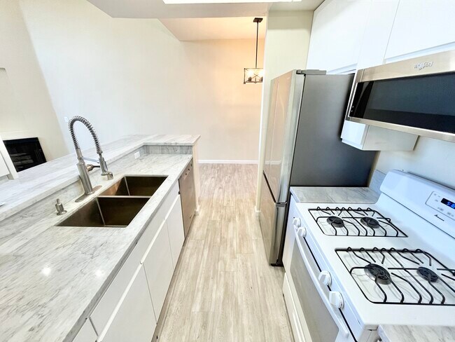 Foto del edificio - 5620 Yolanda Ave