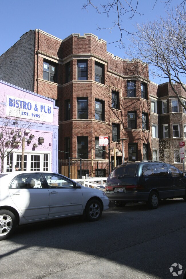 Building Photo - 744-746 W Cornelia Ave