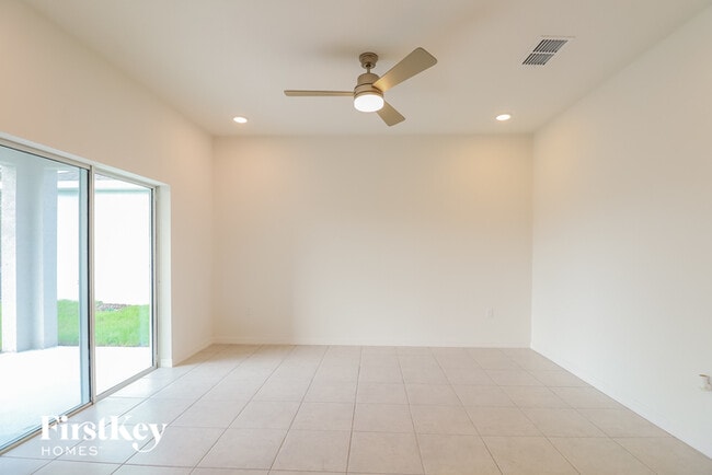 Building Photo - 316 Corbel Ln