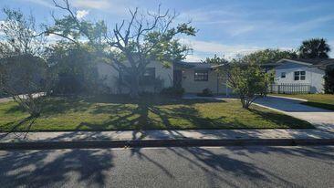 Building Photo - 686 Teak Dr