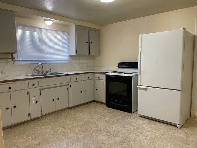 Building Photo - 6127 N Colton St