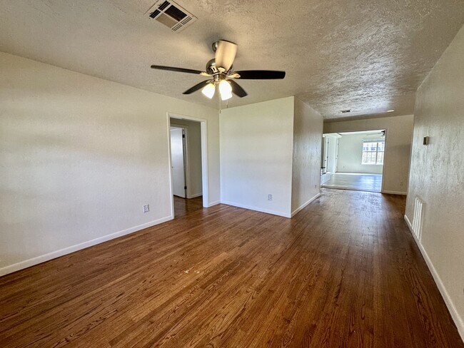 Foto del edificio - 1807 E 6th