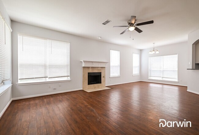 Foto del edificio - 5014 Remington Dr