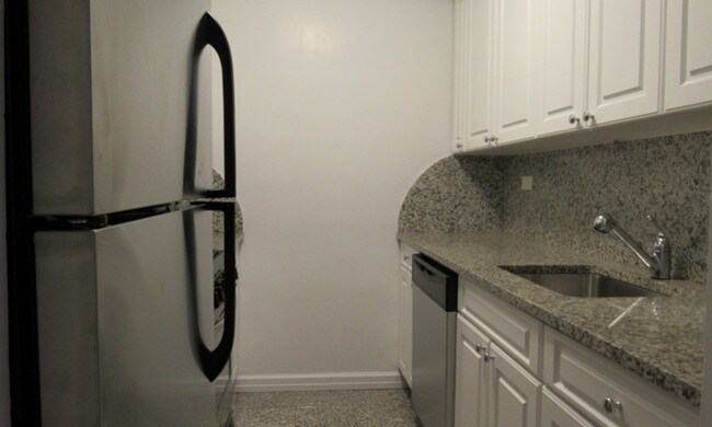 Foto del edificio - 330 W 58th St