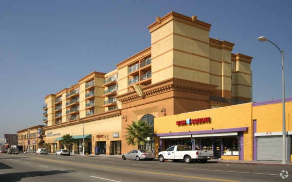 Building Photo - Hollyview