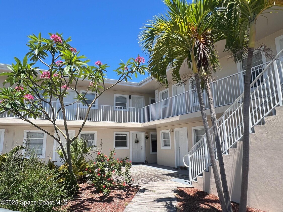 Foto principal - 1328 S Patrick Dr