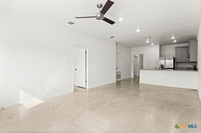 Foto del edificio - 911 Cherry Laurel Ln