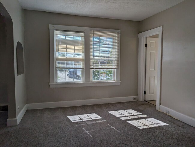 Foto del edificio - 1476 W 107th St